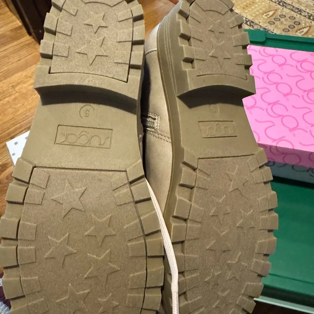 New in Box Sugar Girls Payel Buckle Detail Combat‎ Boots Pink Laces Lug Sole
